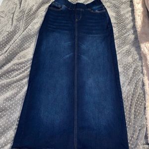•long dark wash denim skirt•